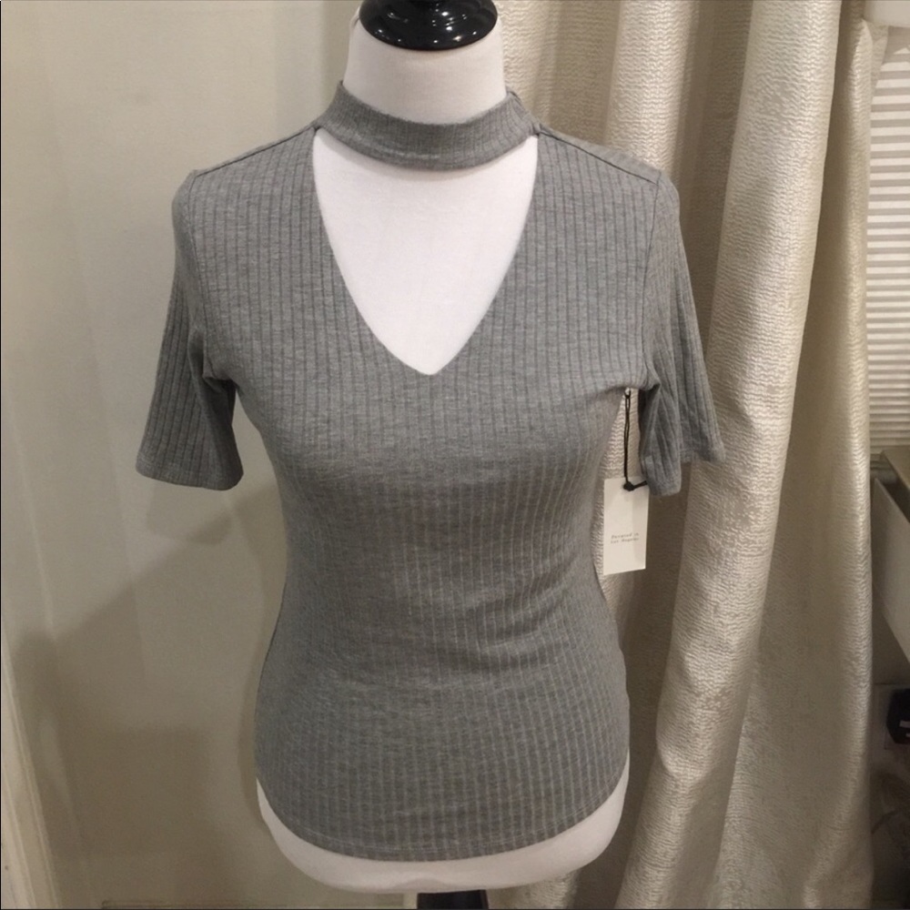 Gray Vneck with collar/choker
